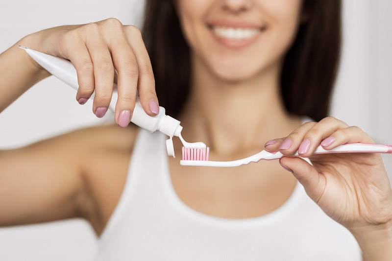 Kem đánh răng chứa fluoride